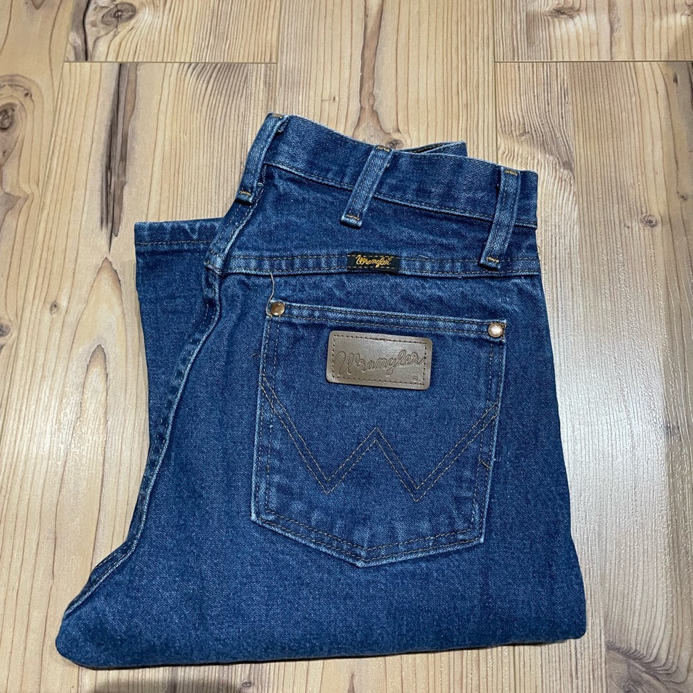 Wrangler Women's Classic Blue Straight Leg Jeans